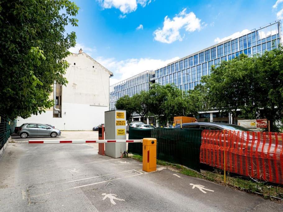 Vidra-lak With Private Parking Apartment Budapest